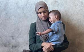 Mamma och barn i Gaza